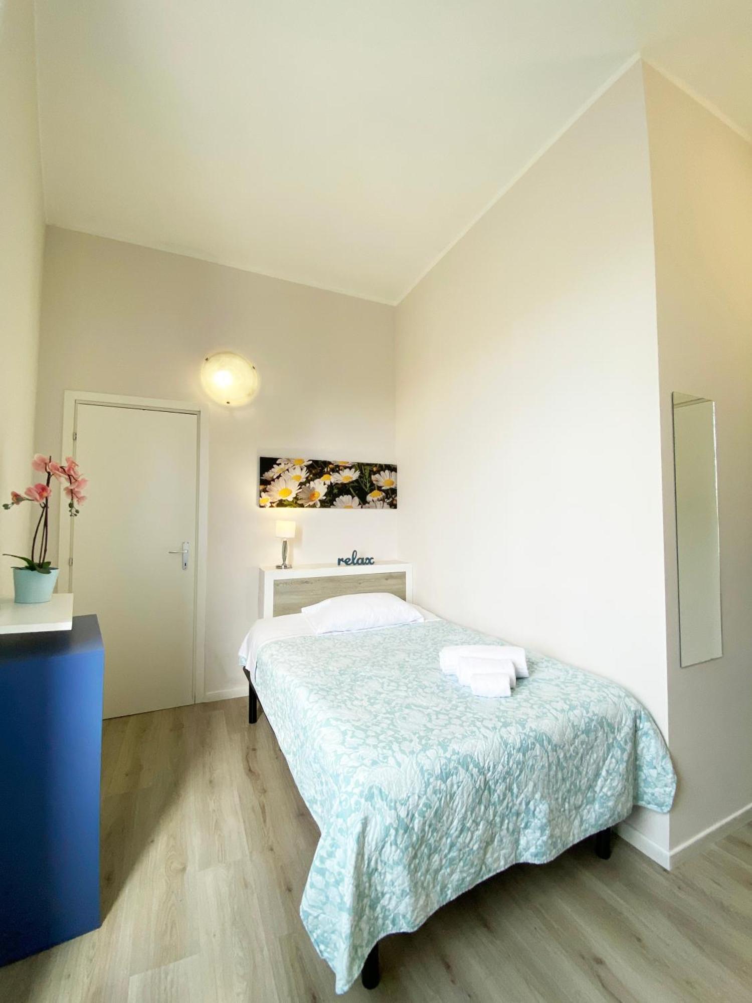 Easyrooms One Πάρμα Δωμάτιο φωτογραφία